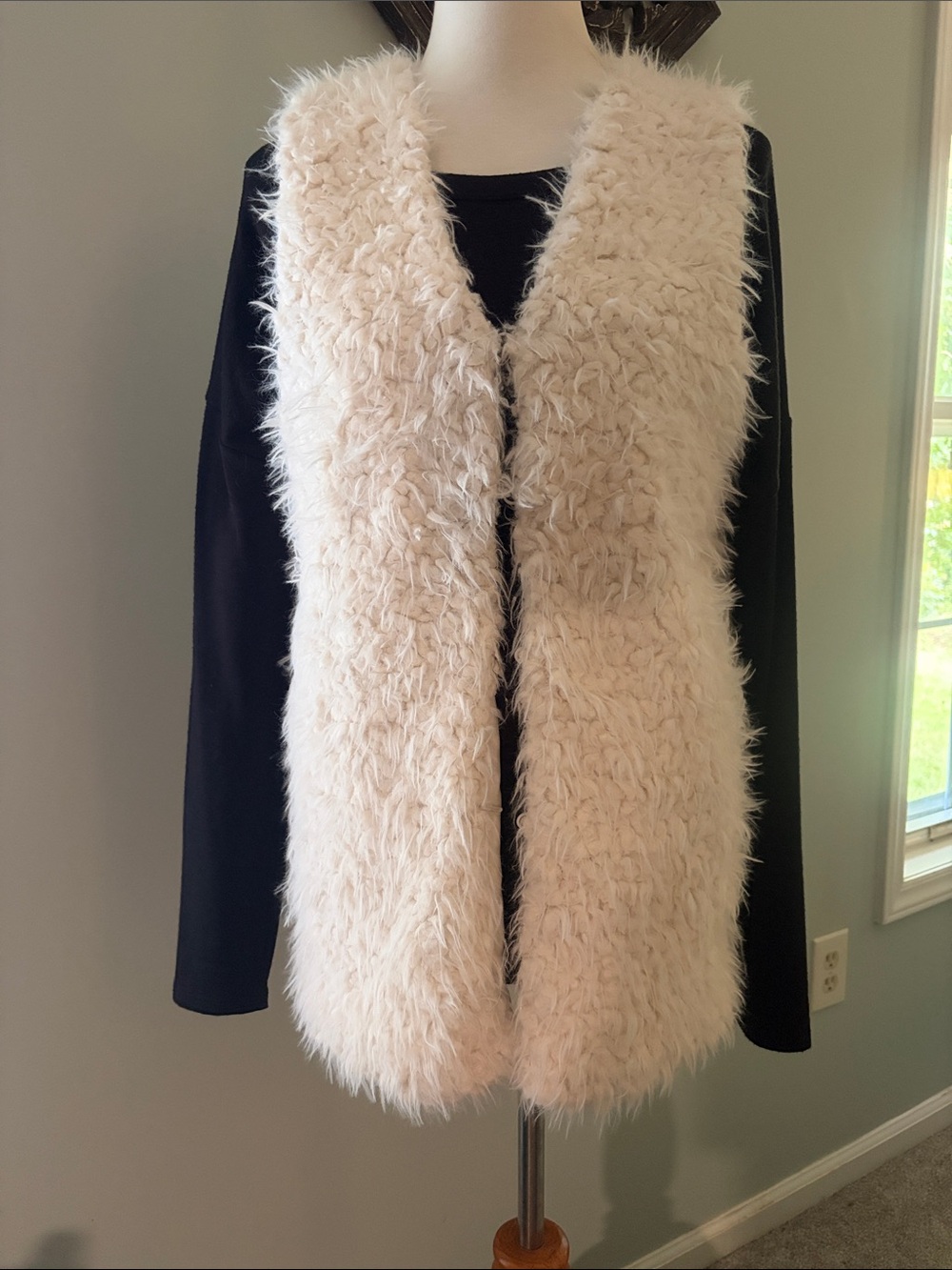 Cozy Ivory Faux Fur Sleeveless Vest